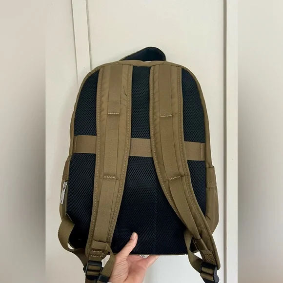 Zara olive green nylon laptop commuter backpack EUC - Picture 5 of 9
